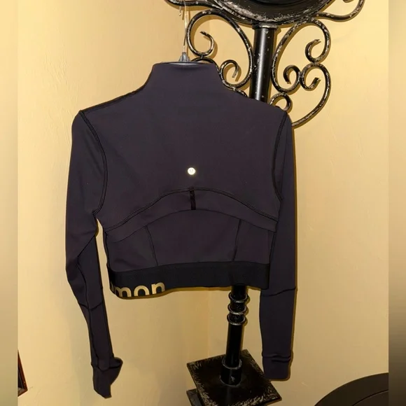 #546 NWOT Lululemon Define Jacket Cropped *Gold Black - Sz 10 - Wordmark (Rare) - Picture 4 of 5